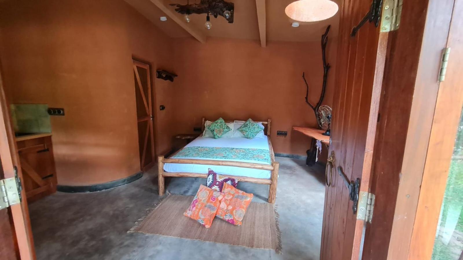 Aya Natural Udumbanshola Luaran gambar